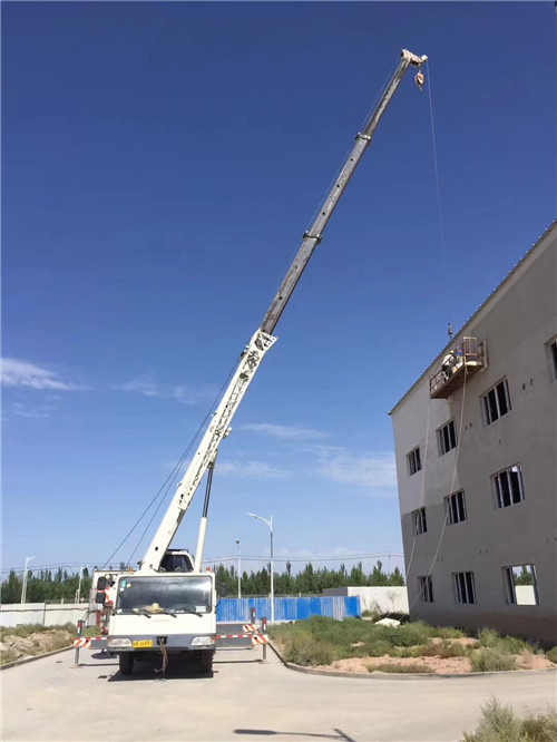 秀峰区“轻装强干”—— 吊车的 “轻量化臂架” 技术