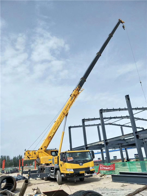 秀峰区超高层建筑钢结构吊装案例